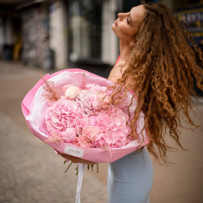 Bukiet z hortensji, piwonii, astilby i eustomy — изображение 2