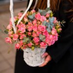 Kosz gałązkowych róż