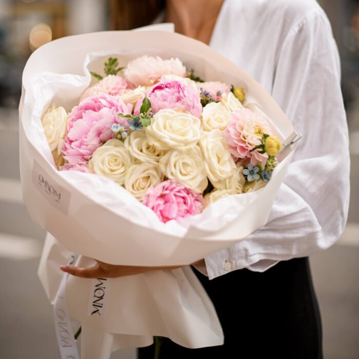 DSC_0441_Original Bukiet z piwonii, gałązkowej róży, hortensji i dalie - Image 1