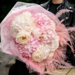 Bukiet z białych i różowych hortensji