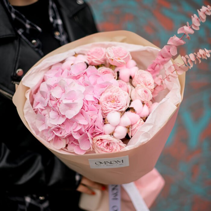 Bukiet z hortensji, gałązkowych róż i bawełny - Зображення 1