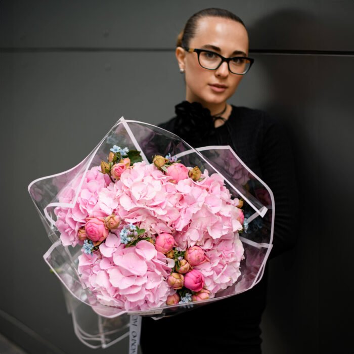 Trio bukiet (hortensja, gałązkowa róża, oxypetalum) - obrazek 3