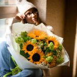 Trio bukiet (słoneczniki, rumianek, viburnum) — изображение 2