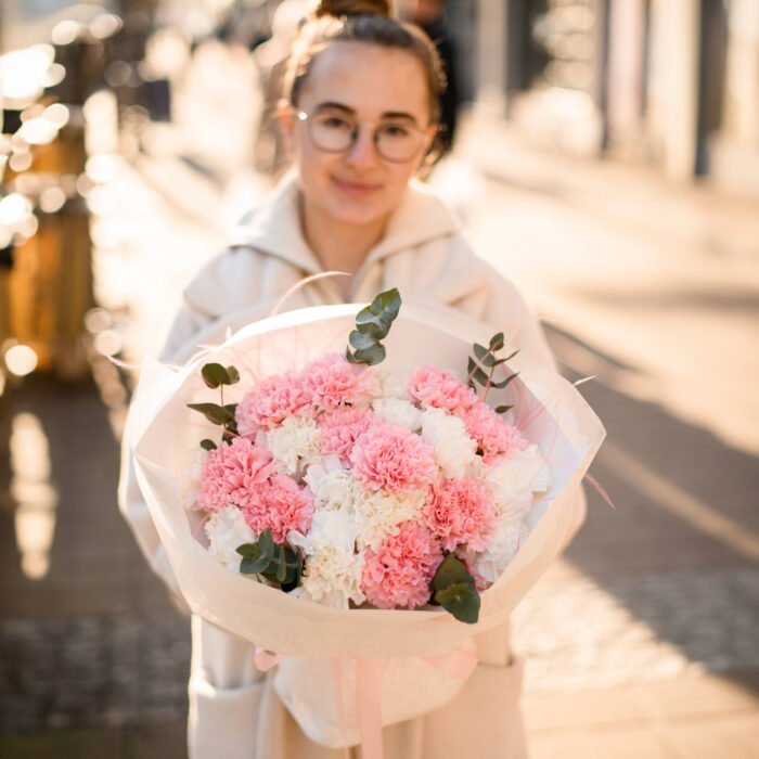 Duo bukiet z goździków i eukaliptusa - obrazek 2