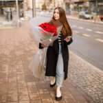 Czerwone metrowe róże - obrazek 2