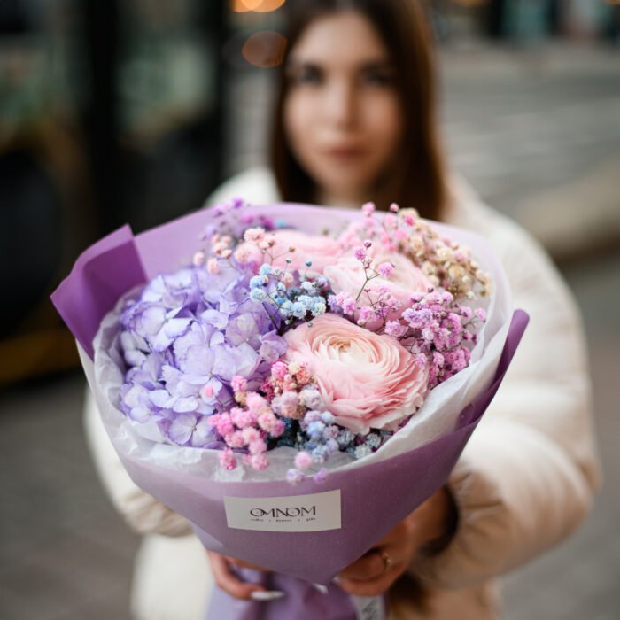 Bukiet z gipsofilii, hortensji i ranunkulusów - Image 3