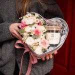 Flowerbox serce z kwiatami i sojową świecą