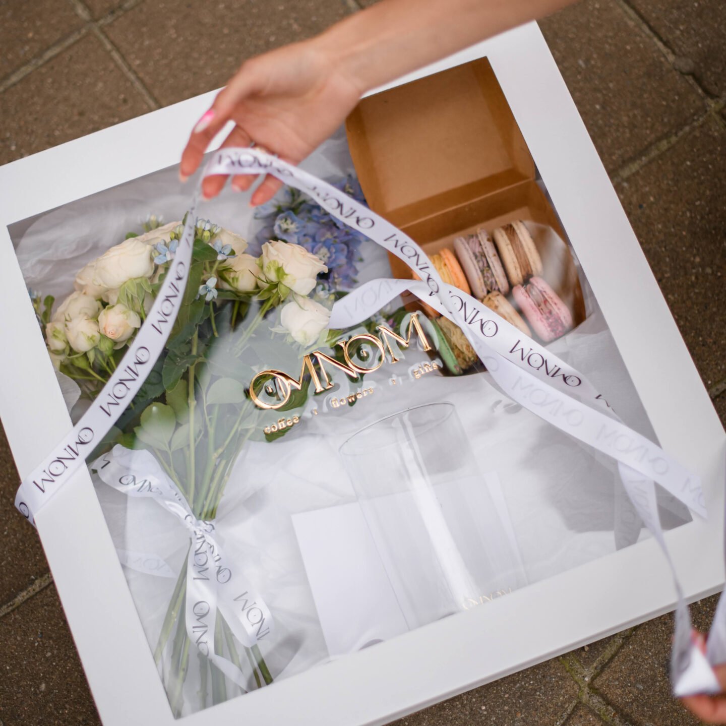 DSC_0499_Original Gift box (kwiaty, wazon, makaroniki, kartka) - obrazek 1