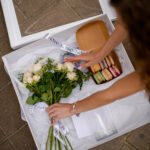 Gift box (kwiaty, wazon, makaroniki, kartka) - obrazek 2