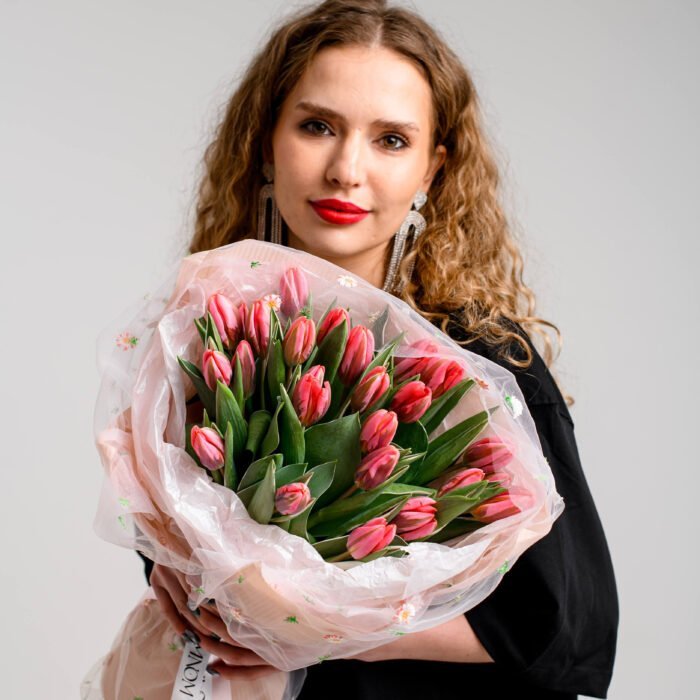 Mono bukiet z piwoniowych tulipanów — изображение 2