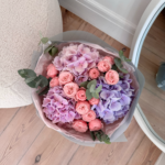 Trio bukiet - (hortensje, piwoniowe róże, eukaliptus) - obrazek 4