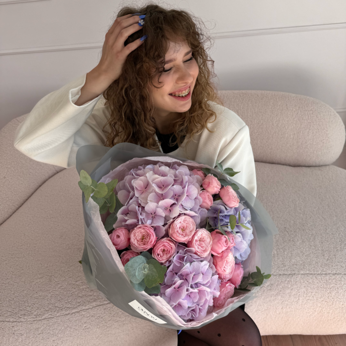 IMG_1606 (1) Trio bukiet - (hortensje, piwoniowe róże, eukaliptus) - obrazek 1