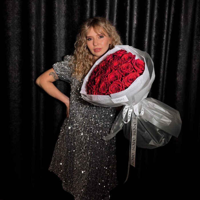 Buket z brokatowymi różami  - obrazek 4