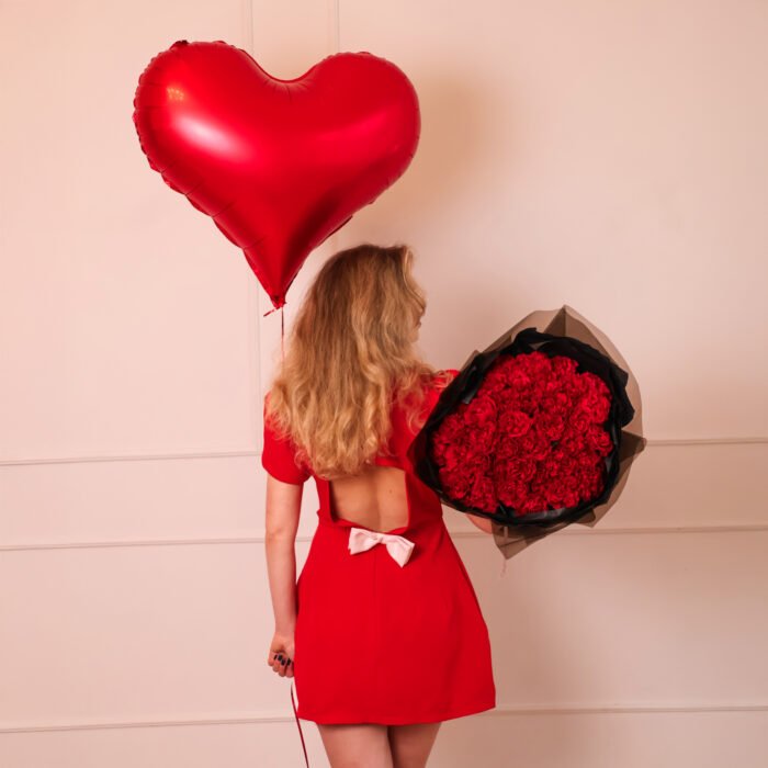 Bukiet głęboko czerwonych róż - obrazek 3