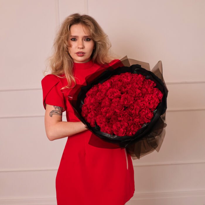 Bukiet głęboko czerwonych róż - obrazek 4