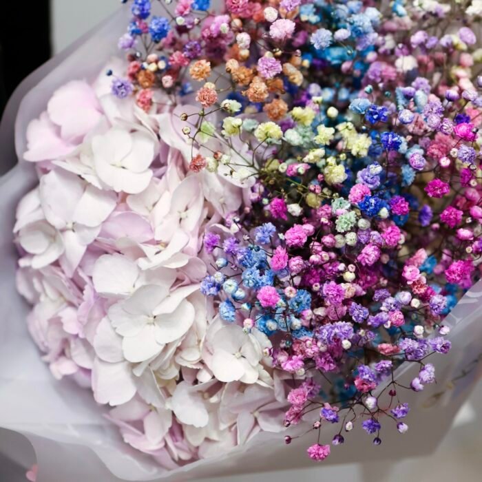 Bukiet z hortensja i kolorową gipsówką - obrazek 2