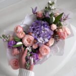 Bukiet z hortensji, klematisów, astilbe, lewkonii, tulipanów i oksypetalum - obrazek 3