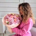 Bukiet z hortensji, jaskrów, frezji, eustomy i goździków