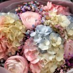 Bukiet z hortensją, jaskrami, gipsófila — изображение 2