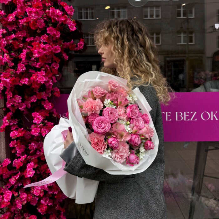 IMG_4578 Bukiet z różą Bombastic, oksypetalum, goździkami, alstroemerią, eustomą i upakiem — изображение 1