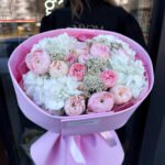 Bukiet z hortensji, azatamusa, jaskrów i róż Mansfield Park - obrazek 2