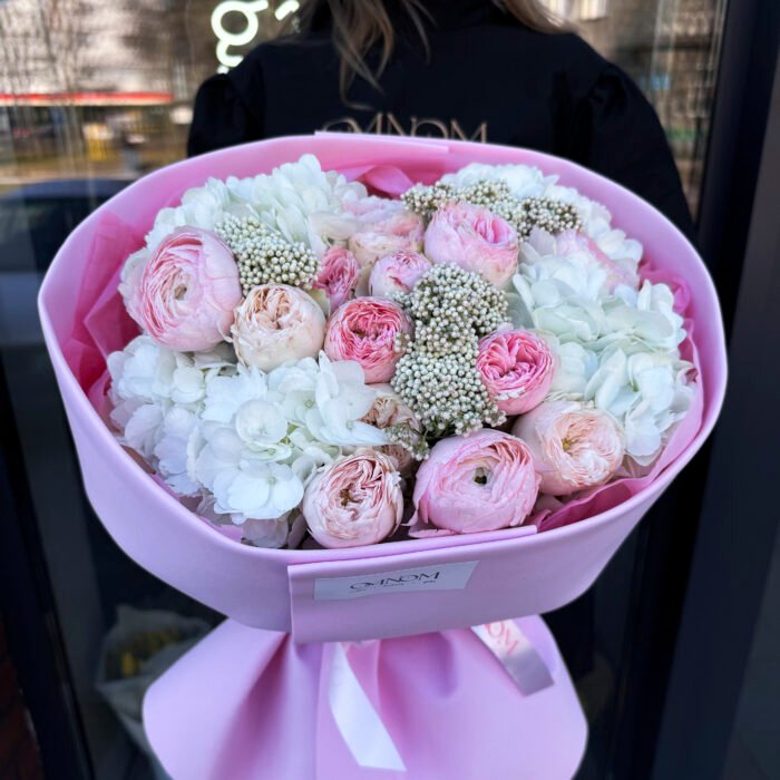 Bukiet z hortensji, azatamusa, jaskrów i róż Mansfield Park - obrazek 2