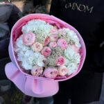 Bukiet z hortensji, azatamusa, jaskrów i róż Mansfield Park