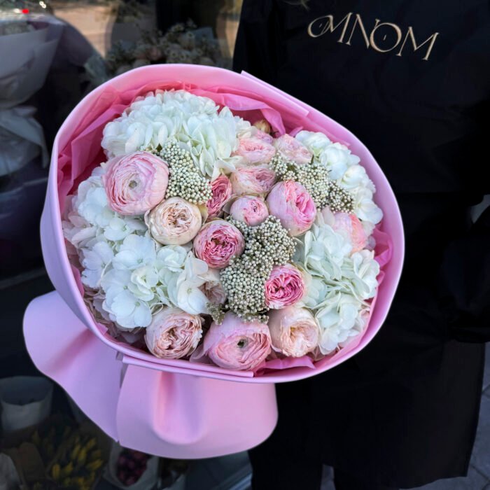 IMG_4591 Bukiet z hortensji, azatamusa, jaskrów i róż Mansfield Park - obrazek 1