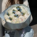 Bukiet z piwoniami  i oxypetalum - obrazek 3