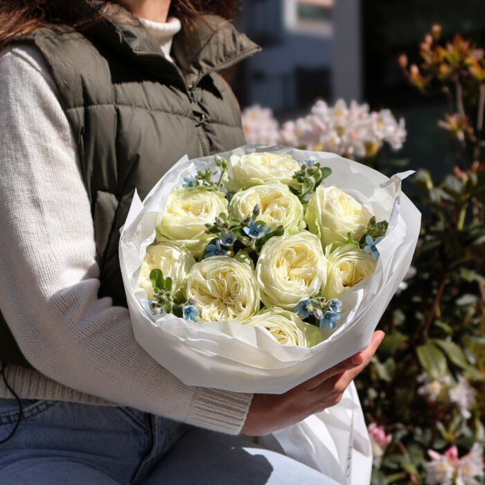 Bukiet z róż piwoniowych i oksypetalum - obrazek 1