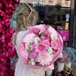 Bukiet z różami gałązkowymi, gerberami, kaliami i chryzantemami