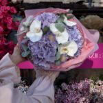 Bukiet z hortensjami, orchideami i scabiosą