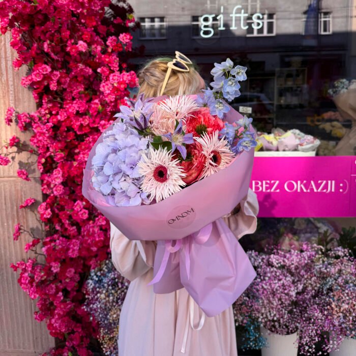 Bukiet z hortensją, powojnikami (klematisami), gerberami i angielskimi różami - Image 3