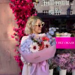 Bukiet z hortensją, powojnikami (klematisami), gerberami i angielskimi różami