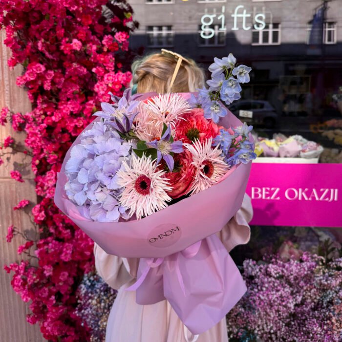 Bukiet z hortensją, powojnikami (klematisami), gerberami i angielskimi różami - Image 2