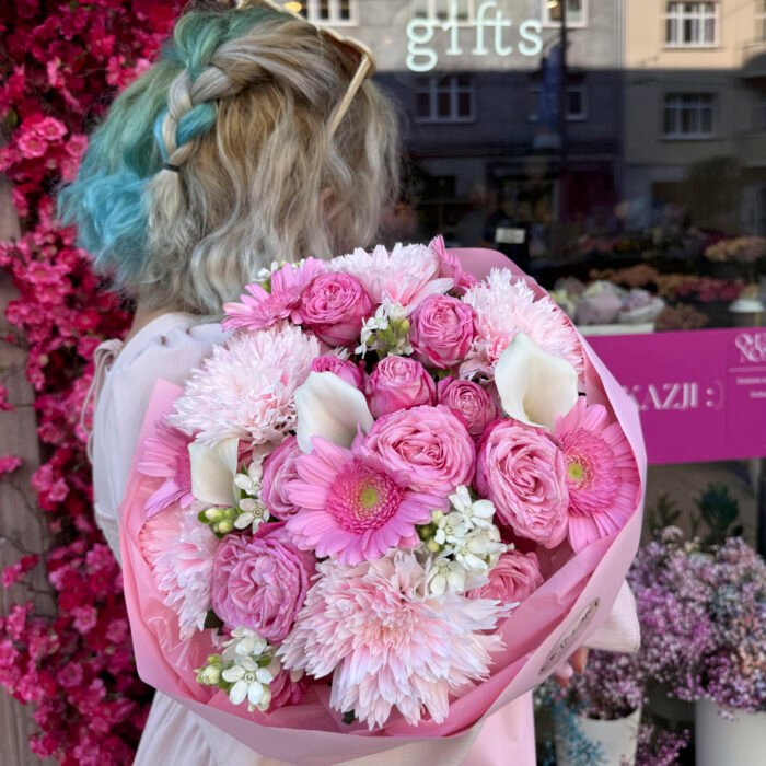 Bukiet z różami gałązkowymi, gerberami, kaliami i chryzantemami — изображение 3