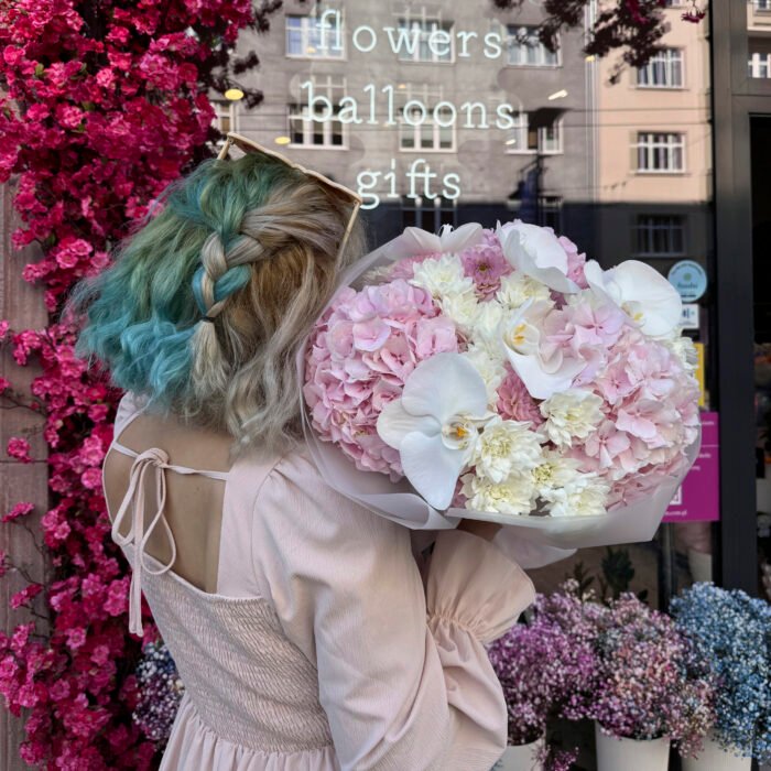 Bukiet z orchideami, hortensjami i chryzantemami. — изображение 2