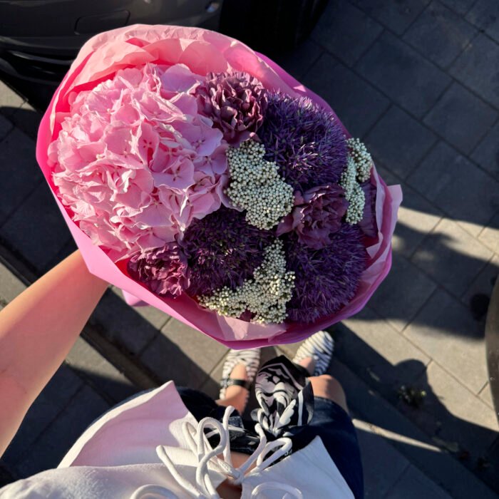 Bukiet z hortensją, allium, goździkami i ozothamnusem - Image 2