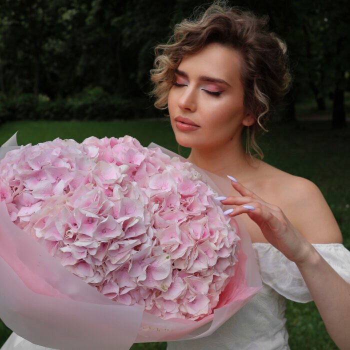 Bukiet z różowych hortensji - obrazek 1