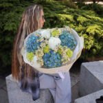 Bukiet z hortensjami, piwoniami, rumiankami i goździkami - obrazek 4