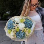 Bukiet z hortensjami, piwoniami, rumiankami i goździkami - obrazek 3