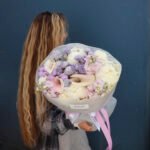 Bukiet z piwoniami, bawełną, kaliami i Santini - obrazek 3