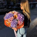 Bukiet z hortensji, eustomy, gerber i oksypetaluma - obrazek 3