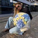 Bukiet z hortensji, gerber, róż i bawełny — изображение 3