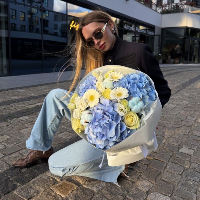 Bukiet z hortensji, gerber, róż i bawełny — изображение 3