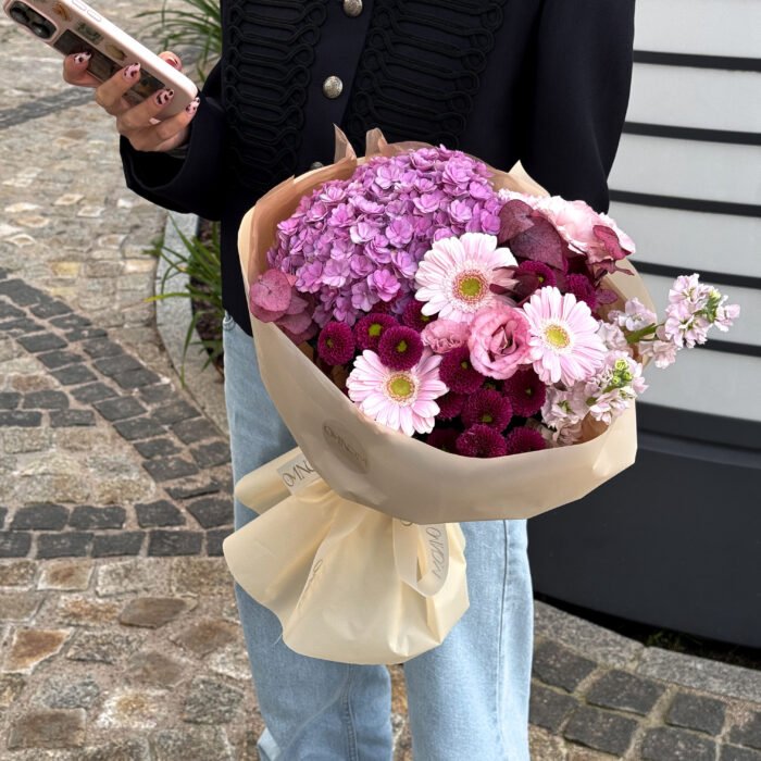 Bukiet z hortensji, gerber, mattioli i eustomy