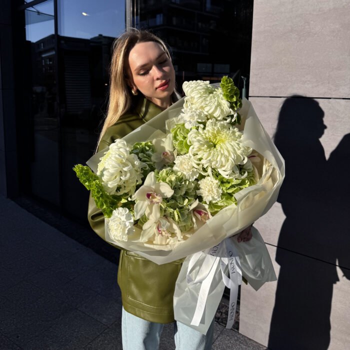 Bukiet z chryzantem, hortensji i cymbidiuma - obrazek 2