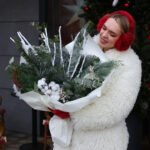 Zimowy bukiet z bawełną i ośnieżonymi gałązkami