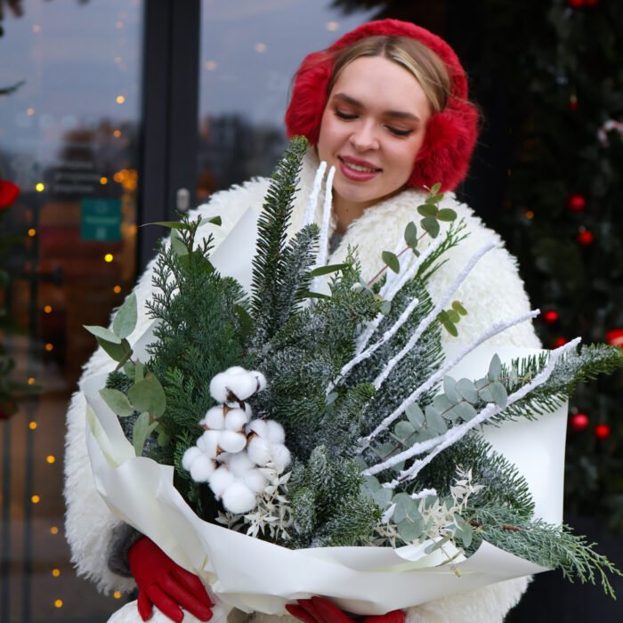 Zimowy bukiet z bawełną i ośnieżonymi gałązkami - obrazek 2