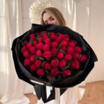 Bukiet z czerwonych róż 50 cm - obrazek 2